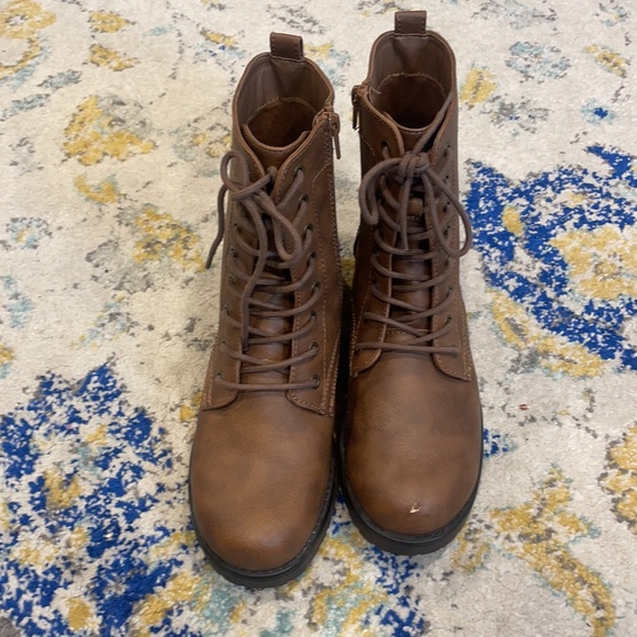 Brown boots - Picture 2 of 3